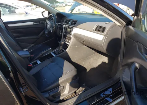 2012 Volkswagen Passat 2.5L Se z USA, uszkodzony, nr VIN 1VWBP7A3XCC014509